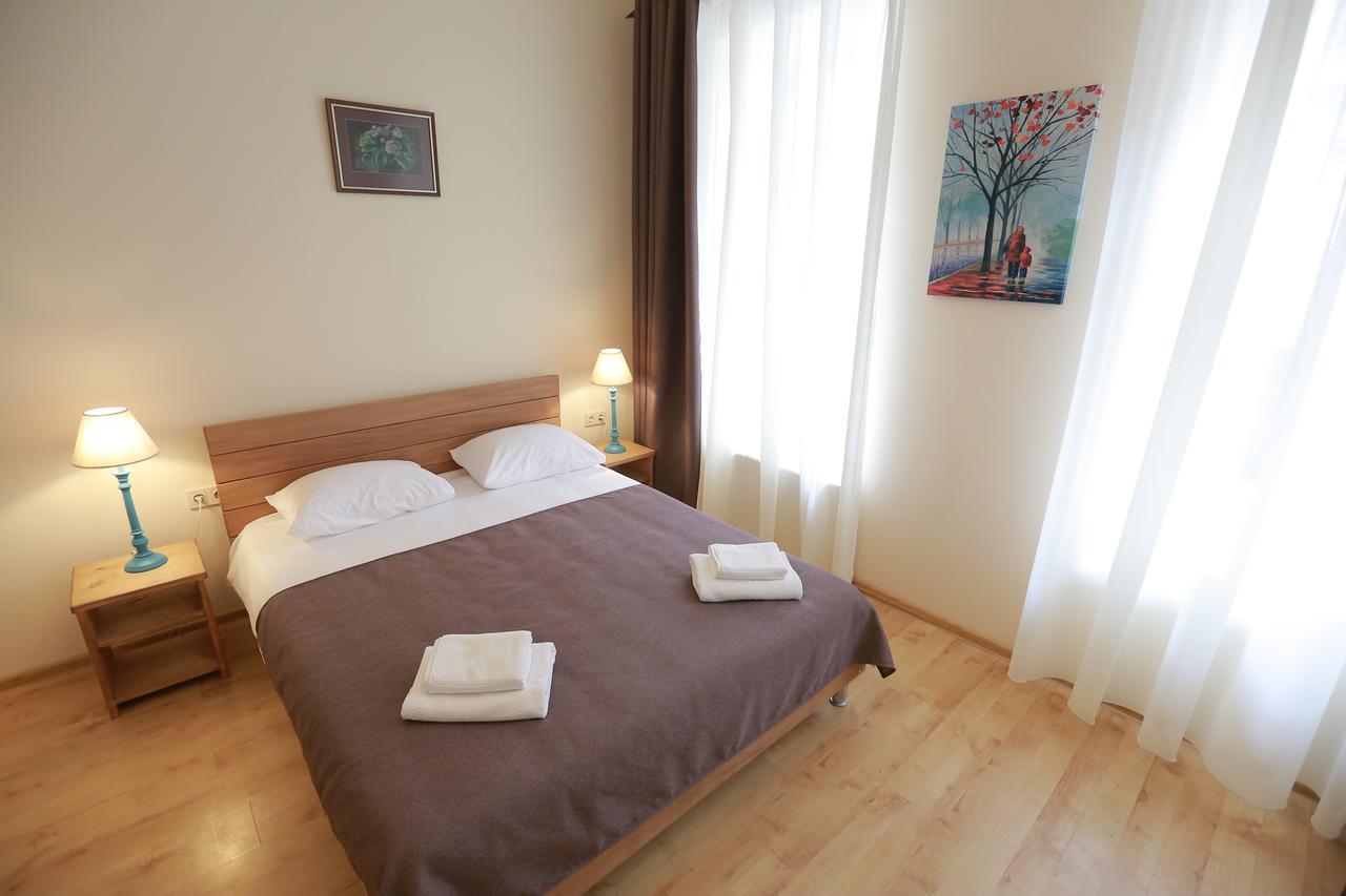 Midtown Hotel & Hostel 第比利斯 外观 照片