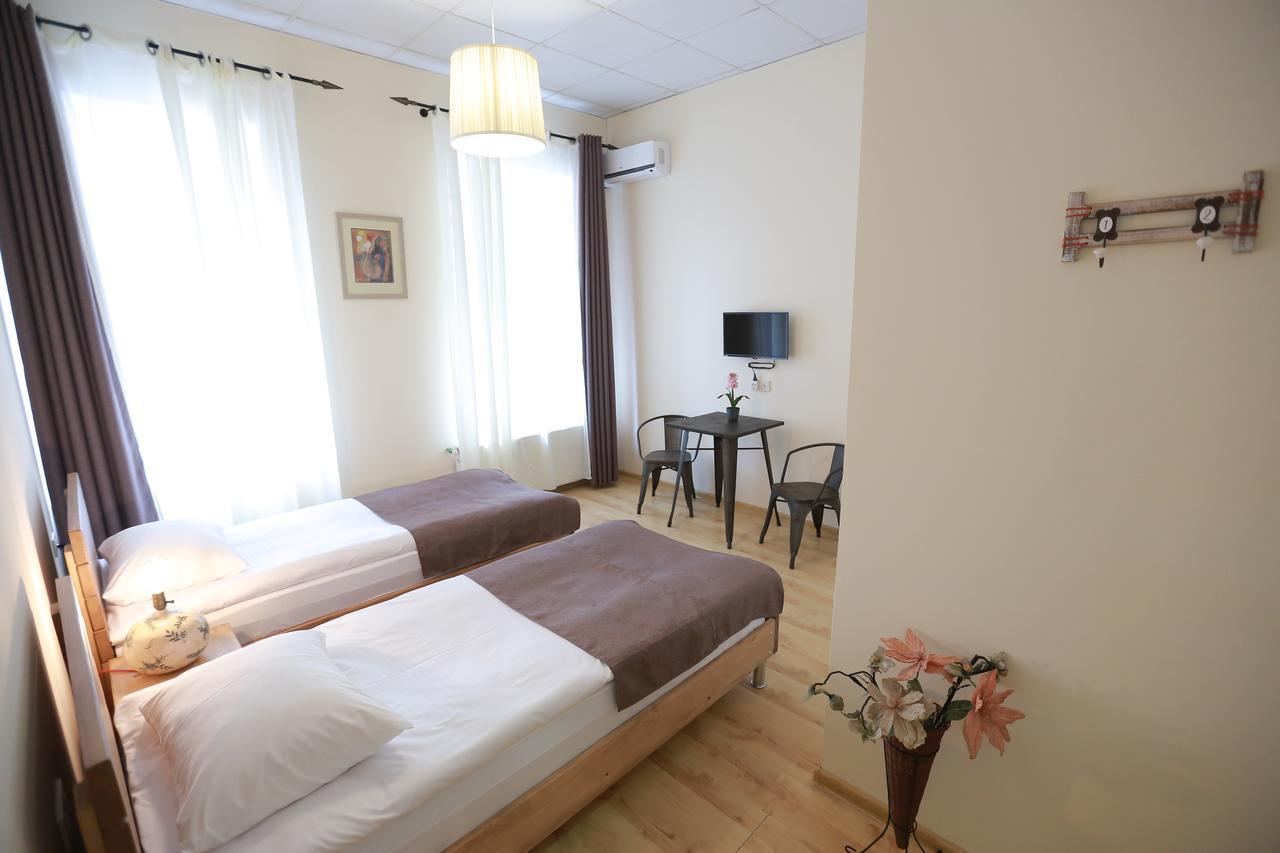 Midtown Hotel & Hostel 第比利斯 外观 照片